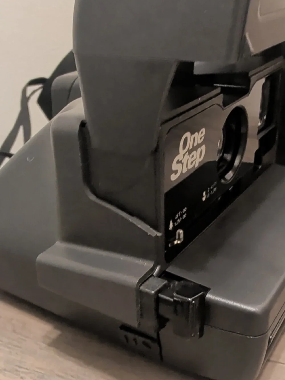 Polaroid OneStep Instant Camera in Black with Black Carry Case